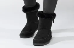 Black BILLY Cozy Boots -Style Step Shoes Shop BK21304 001 studio standing 2 940x614 52dbad67 a5d1 455b bf6d 71b9627abc77