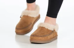 Chestnut BILLY Cozy Slippers -Style Step Shoes Shop BK22446 250 studio standing 2 940x614 19751d46 da96 4906 9ef1 d7e60eea1d84