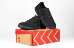 Men's Black To The Floor BILLY CS Sneaker Low Tops -Style Step Shoes Shop BM22343 001 studio 3 940x614 f42b8503 cdf6 4805 8bad 02dd9dd041b9