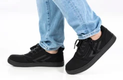 Men's Black To The Floor BILLY CS Sneaker Low Tops -Style Step Shoes Shop BM22343 001 studio standing 1 940x614 414da9e9 5e65 484d 9c14 bd82285f09a0