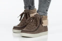 Women's Tobacco BILLY Cuffs -Style Step Shoes Shop BW22341 220 studio standing 2 940x614 1c5e6c4c dc86 4c2c b5f0 04ae2fc739c3